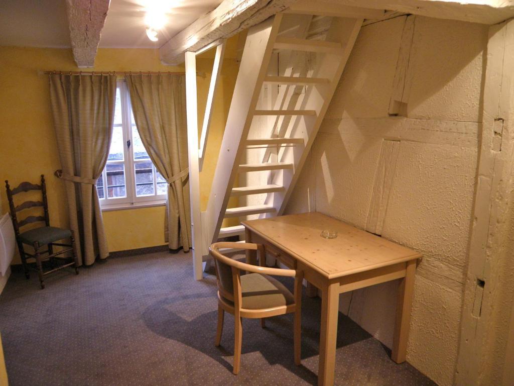 Caveau De L'Ami Fritz Ribeauville  Ruang foto